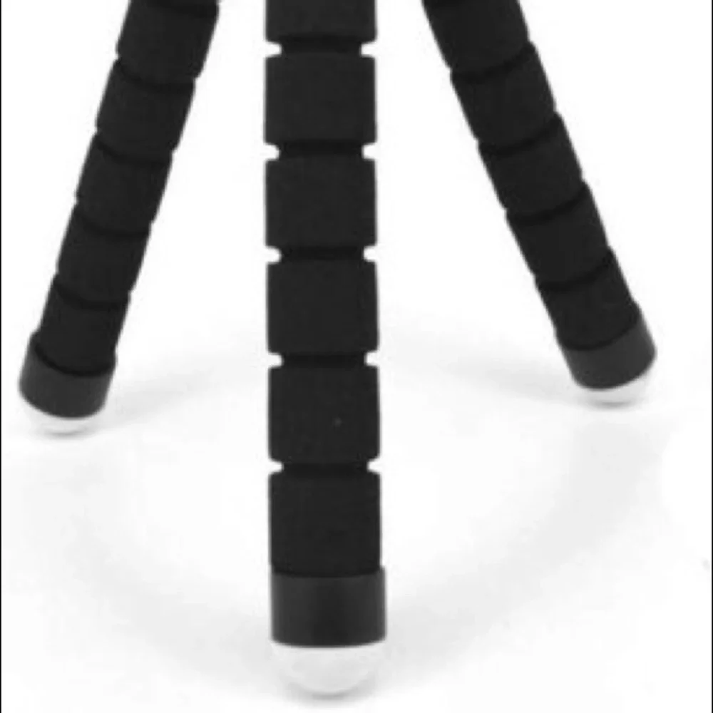 Portable Mini Tripod With Bluetooth Shutter Remote for Smartphones Black